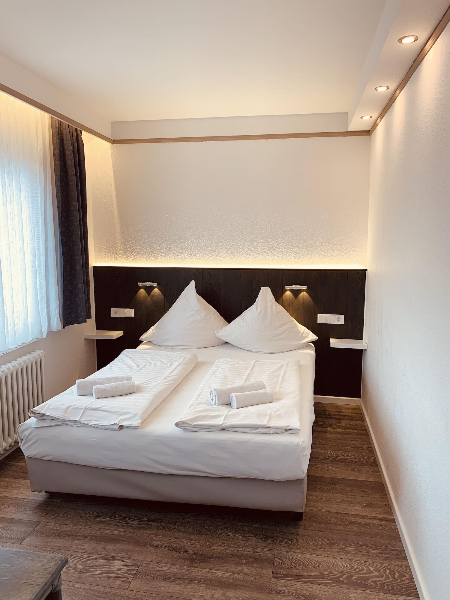 Hotel Kunibert Der Fiese Köln Exteriör bild