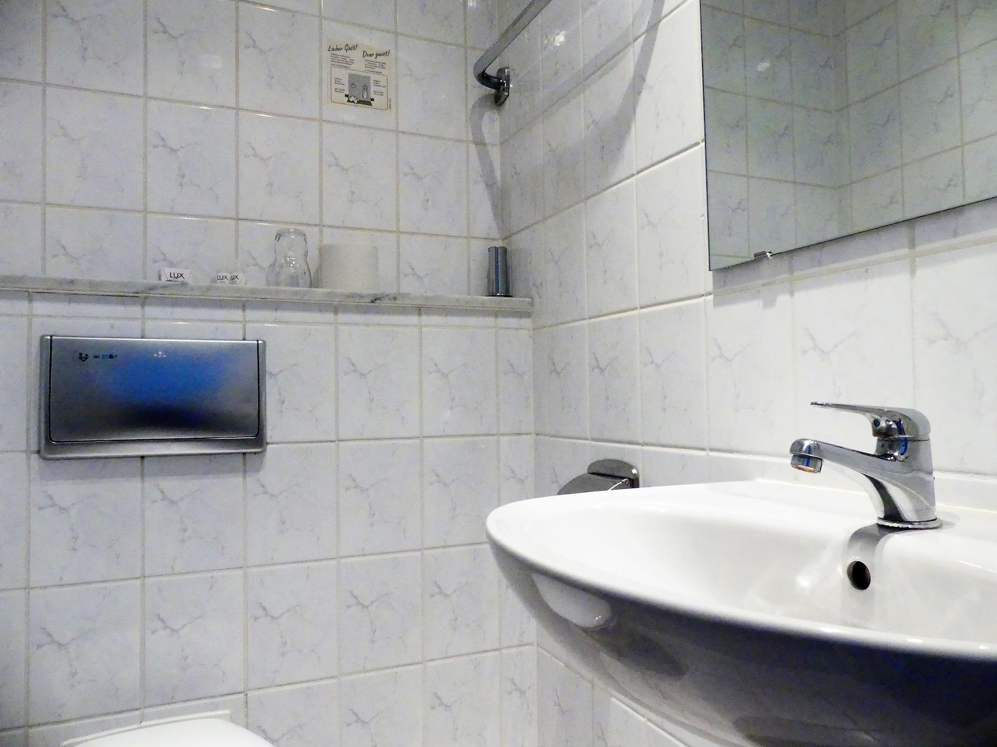 Hotel Kunibert Der Fiese Köln Exteriör bild